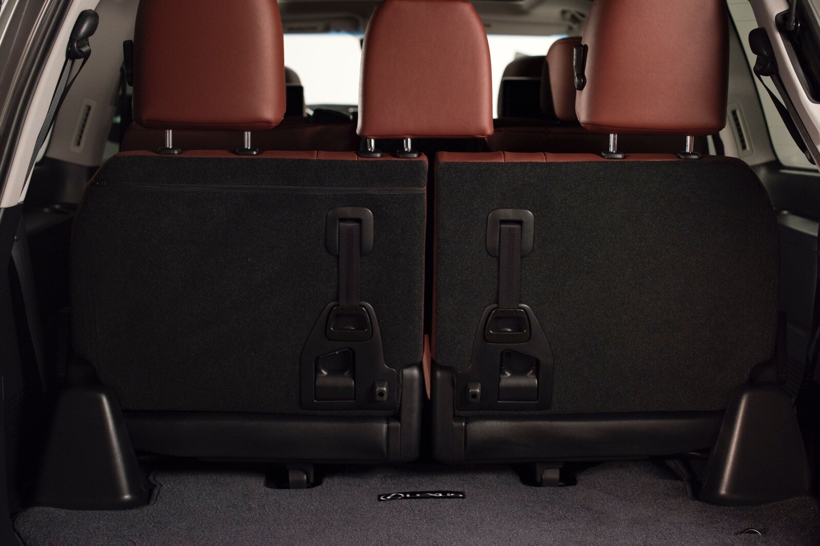 2017 Lexus LX 570 interior CARGO