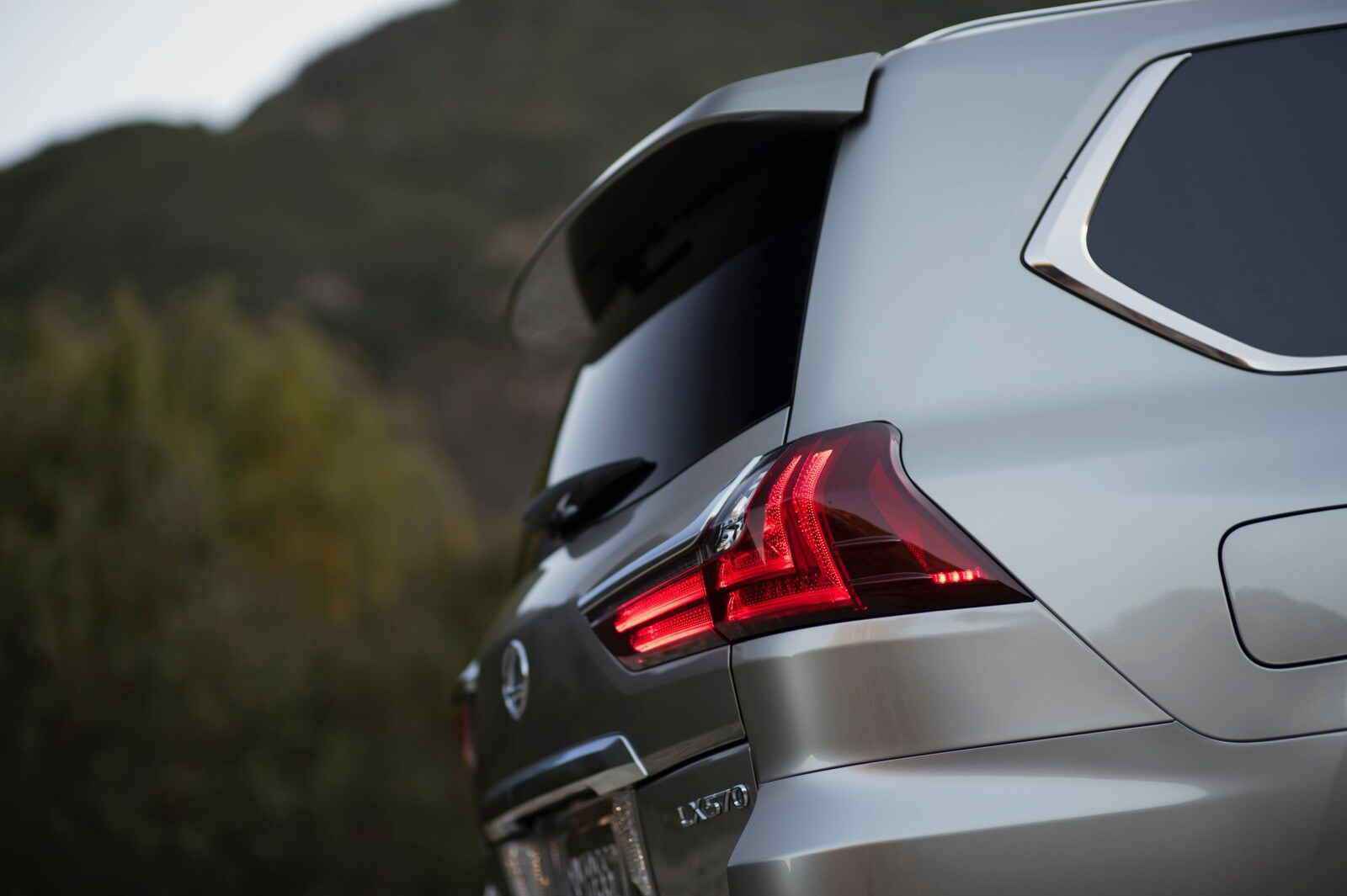 2017 Lexus LX 570 exterior EDETAIL