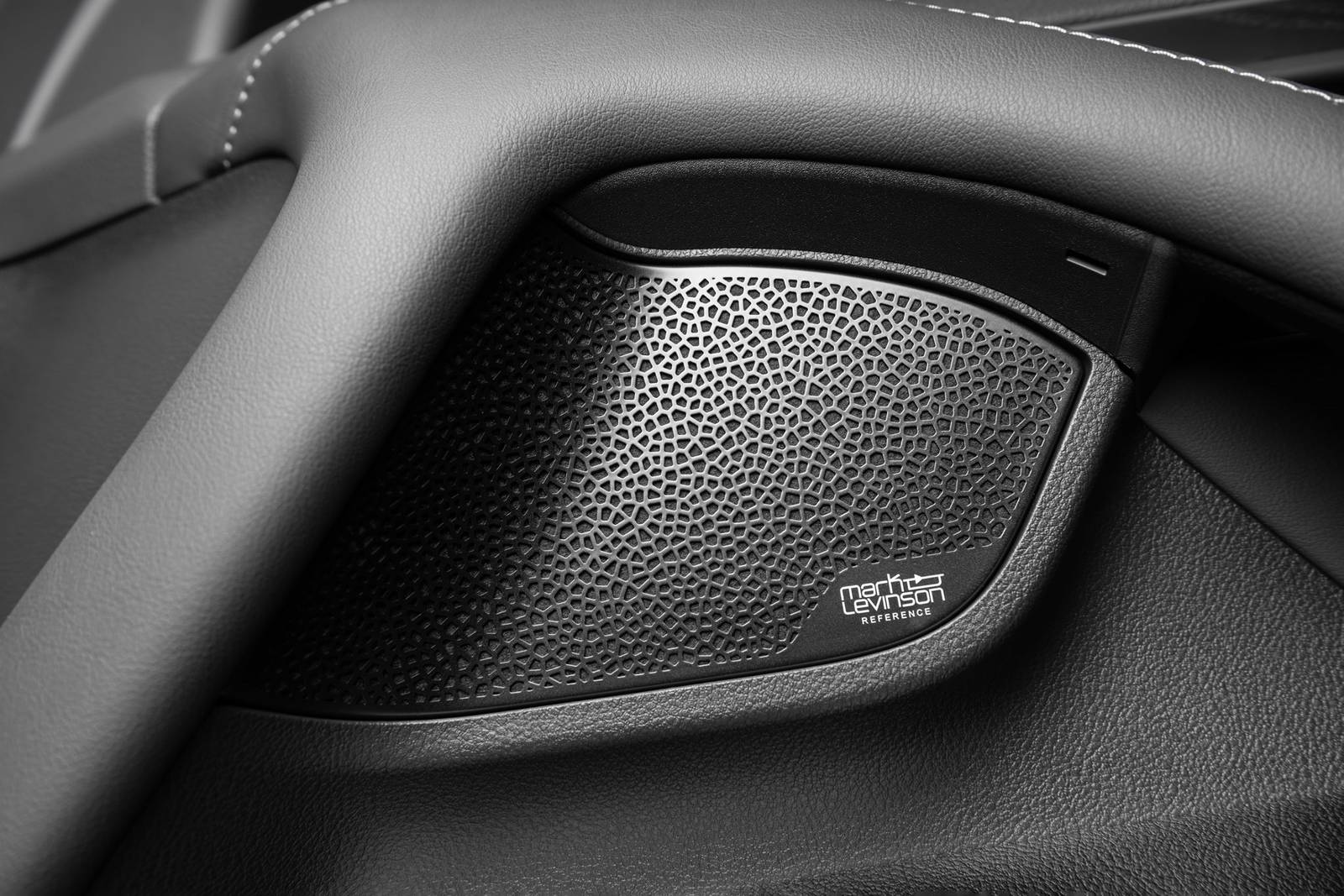 2022 Lexus LX 600 interior DETAIL