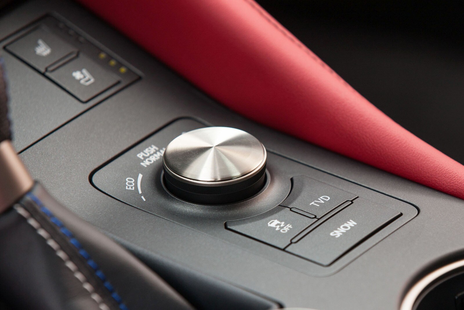 2017 Lexus RC F interior AUXCTRL