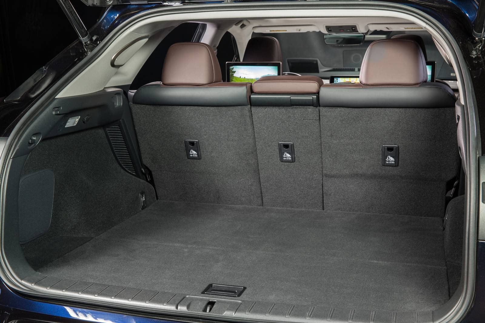 2017 Lexus RX 450h interior CARGO