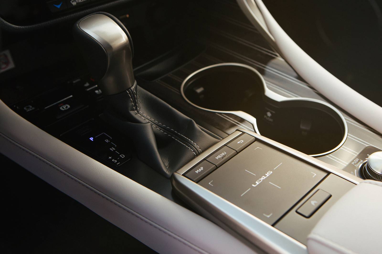 2020 Lexus Rx interior SHF