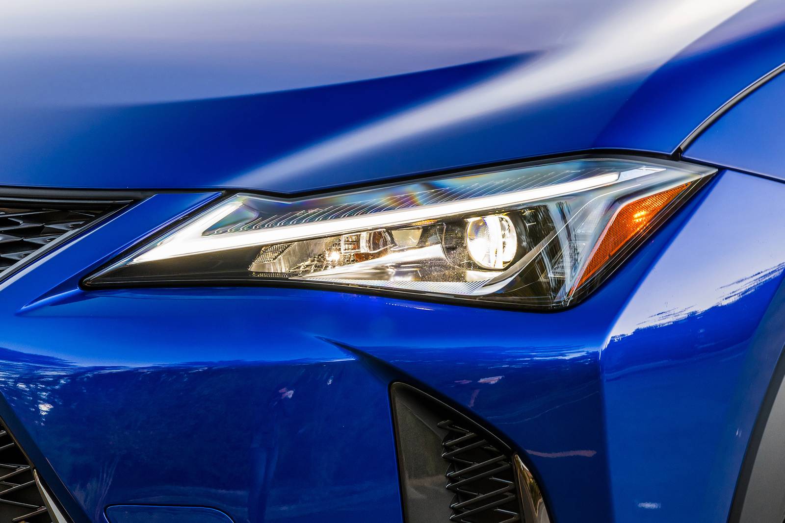 2019 Lexus Ux exterior EDETAIL