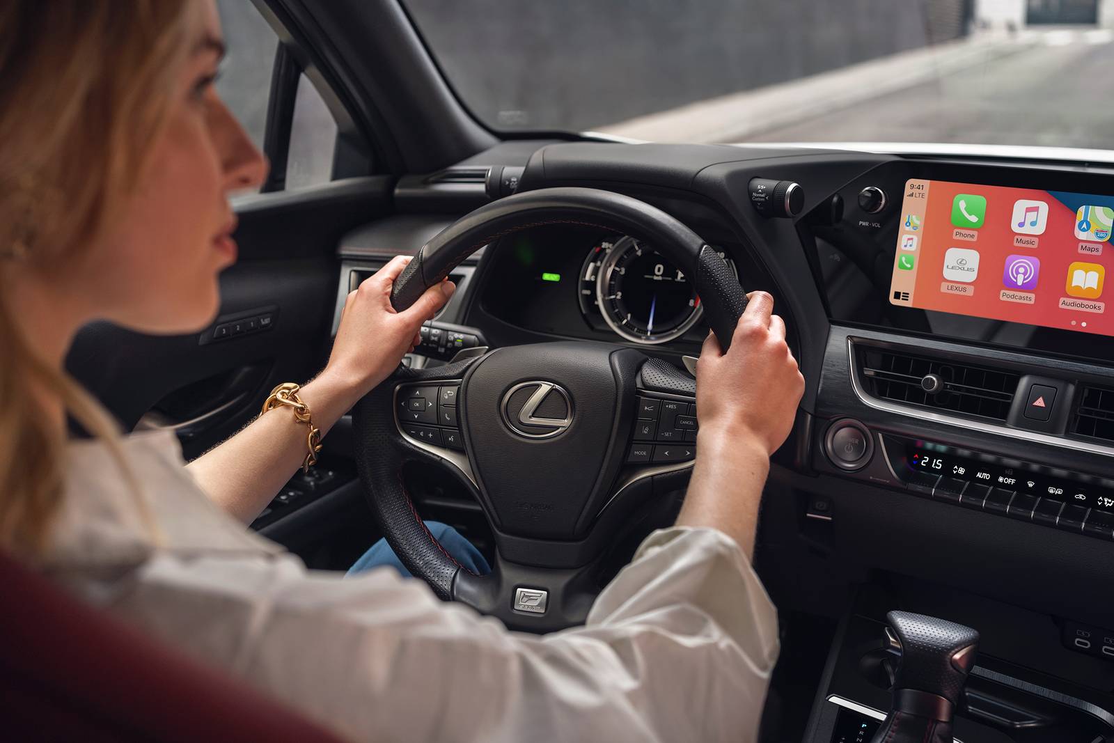 2023 Lexus Ux interior LIFE2