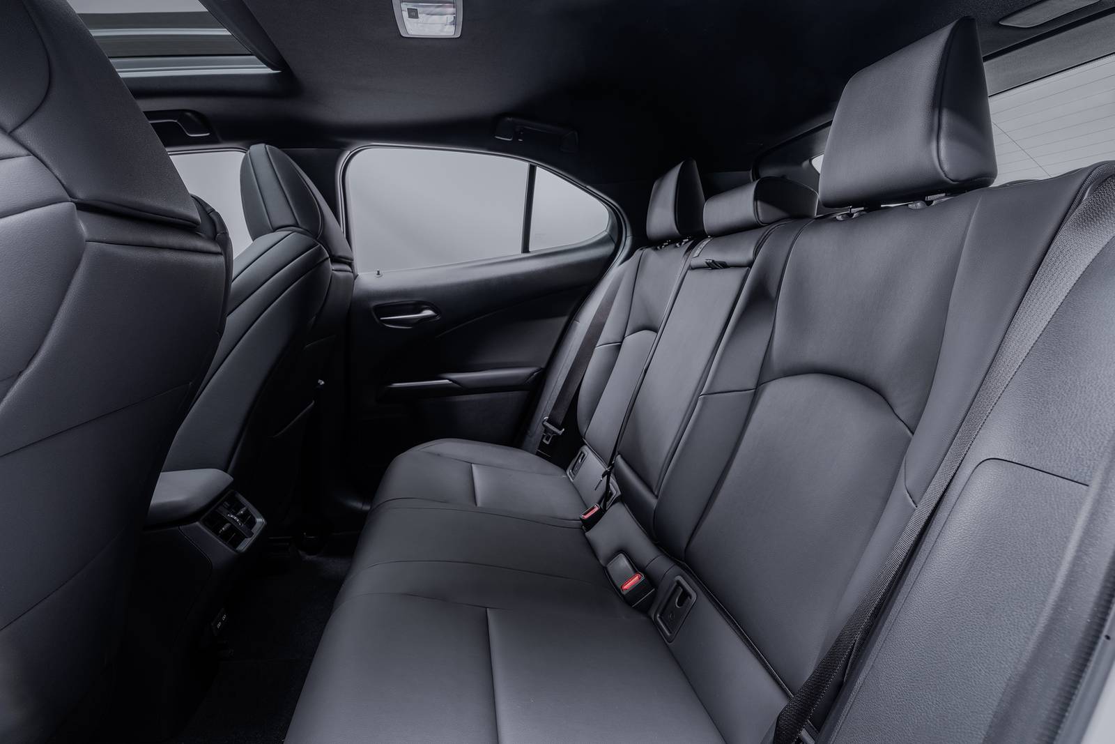 2023 Lexus Ux interior RI
