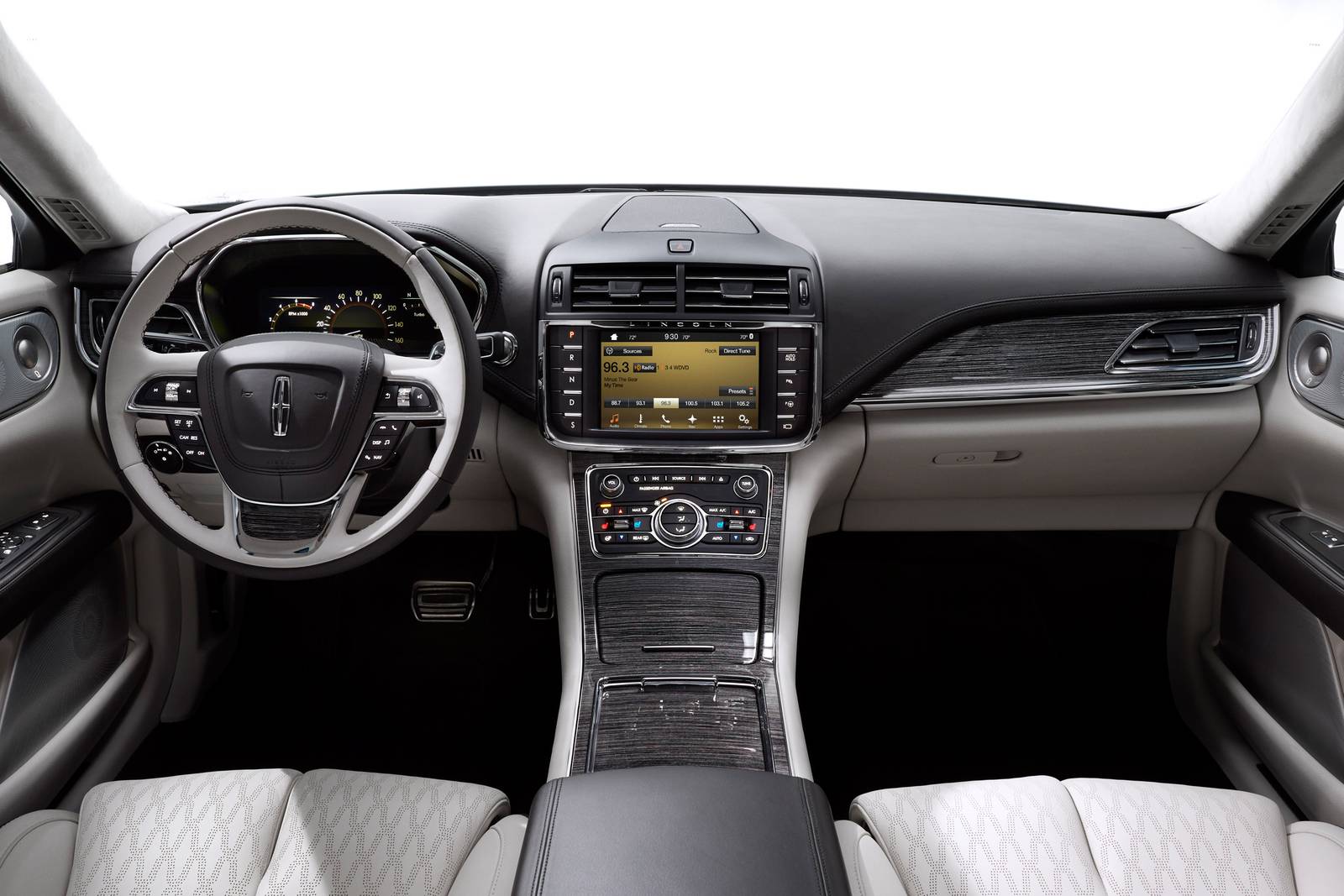 2018 Lincoln Continental interior D