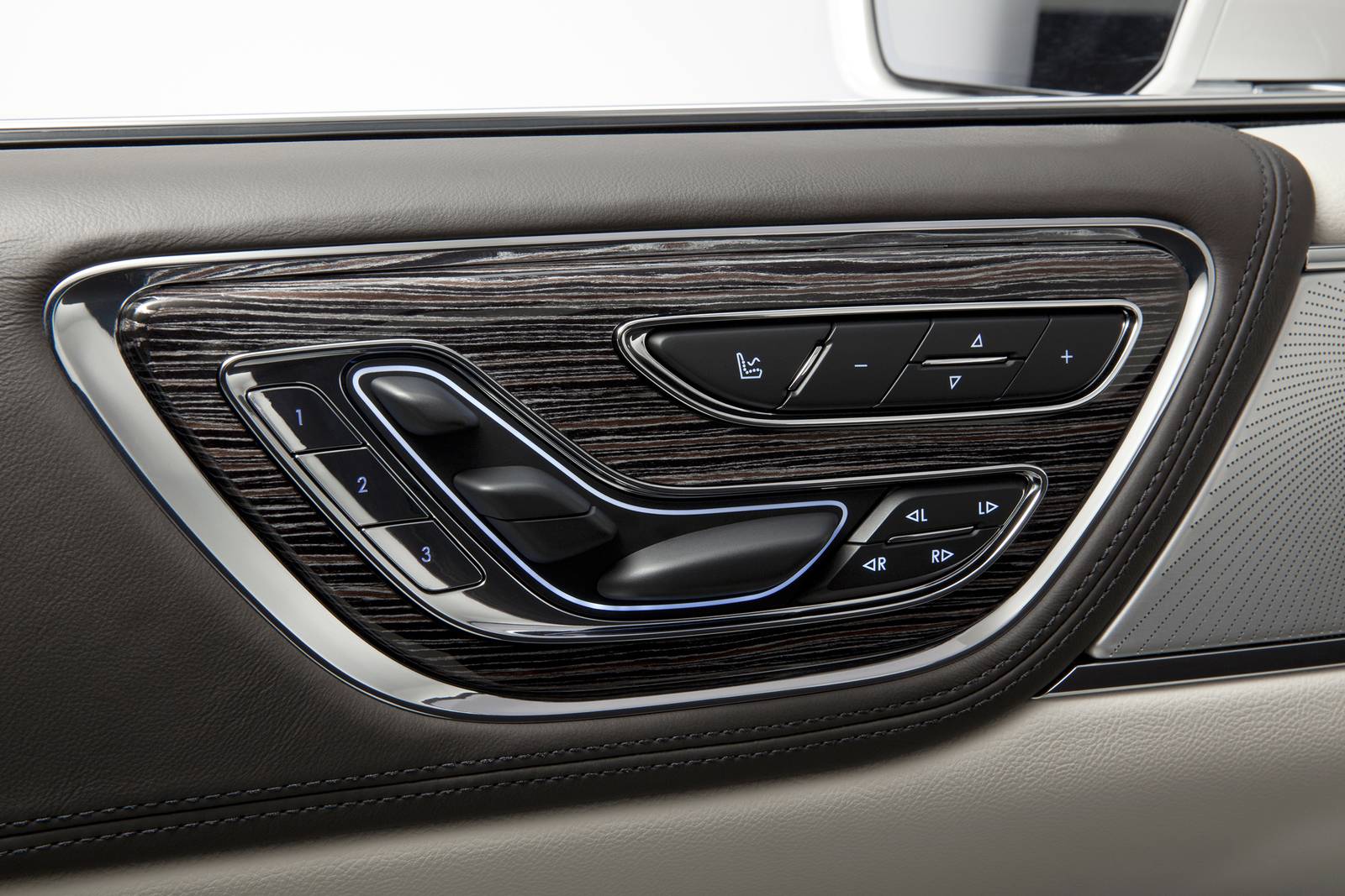 2018 Lincoln Continental interior DETAIL