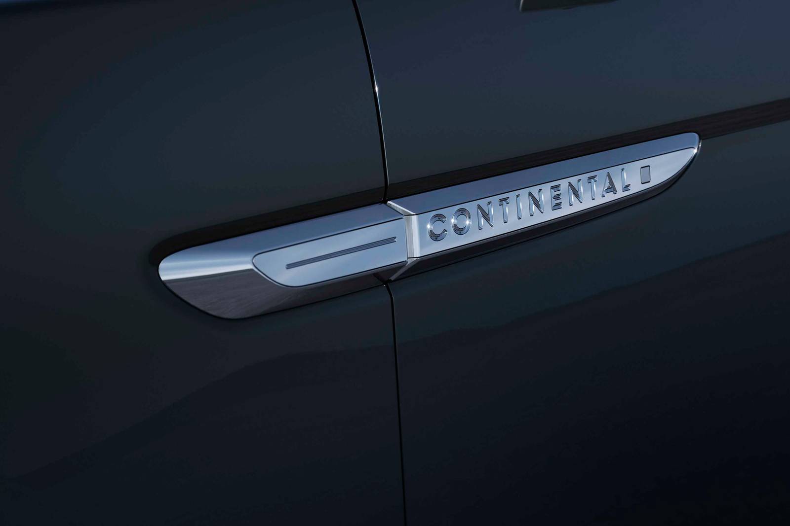 2018 Lincoln Continental exterior EDETAIL