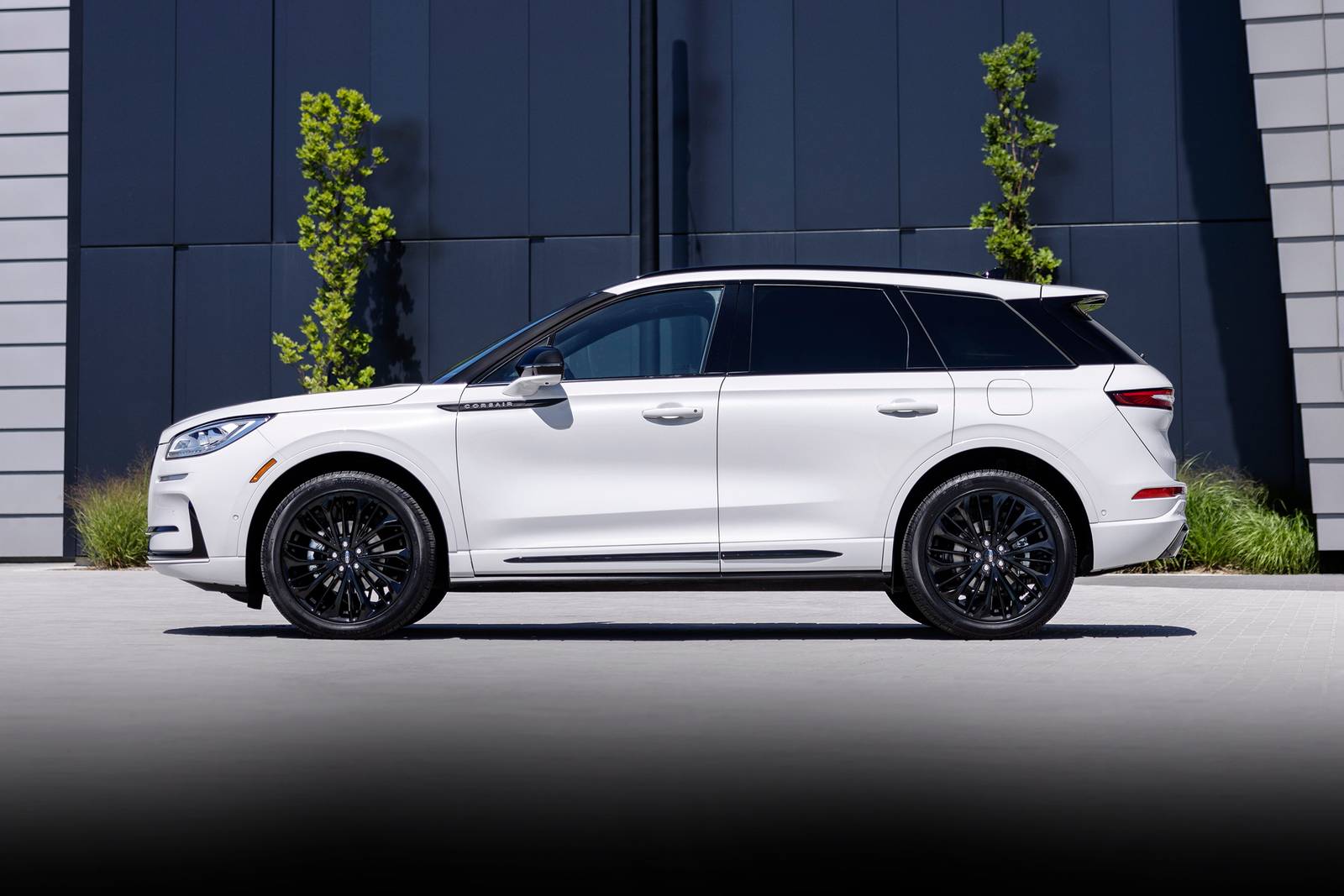 2023 Lincoln Corsair exterior S