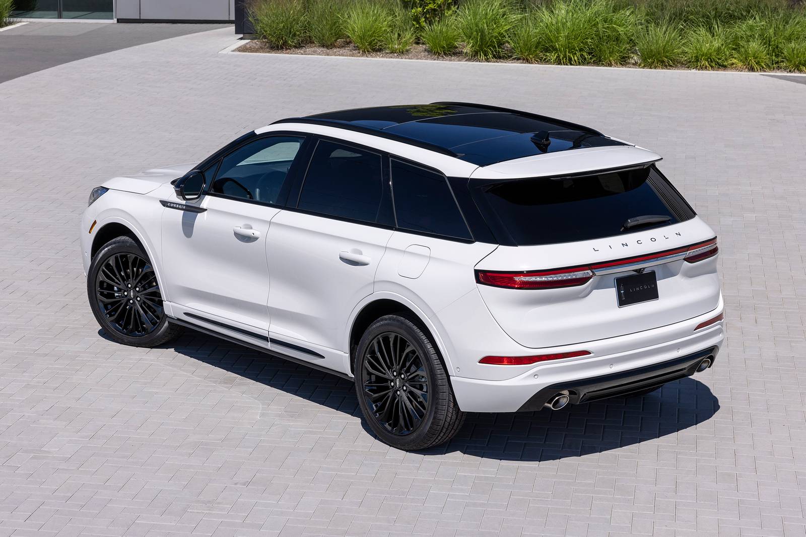 2025 Lincoln Corsair Reserve 4dr SUV Exterior Shown