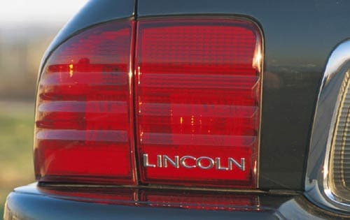 2000 Lincoln LS exterior FBDG