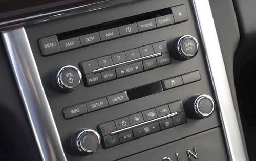 2009 Lincoln MKS interior CC