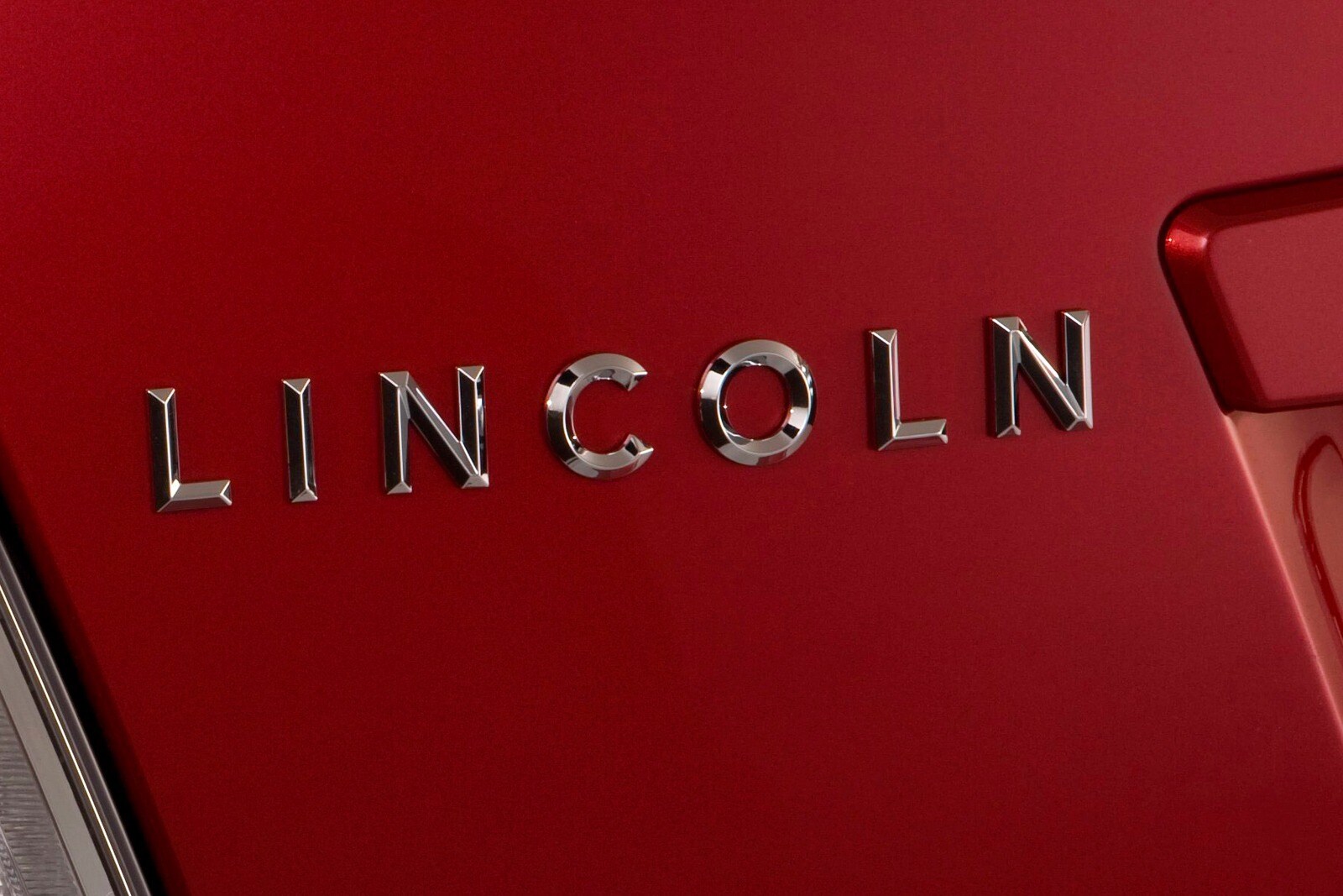 2010 Lincoln Mks exterior RBDG