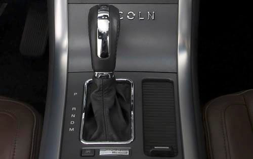2011 Lincoln MKS interior CC