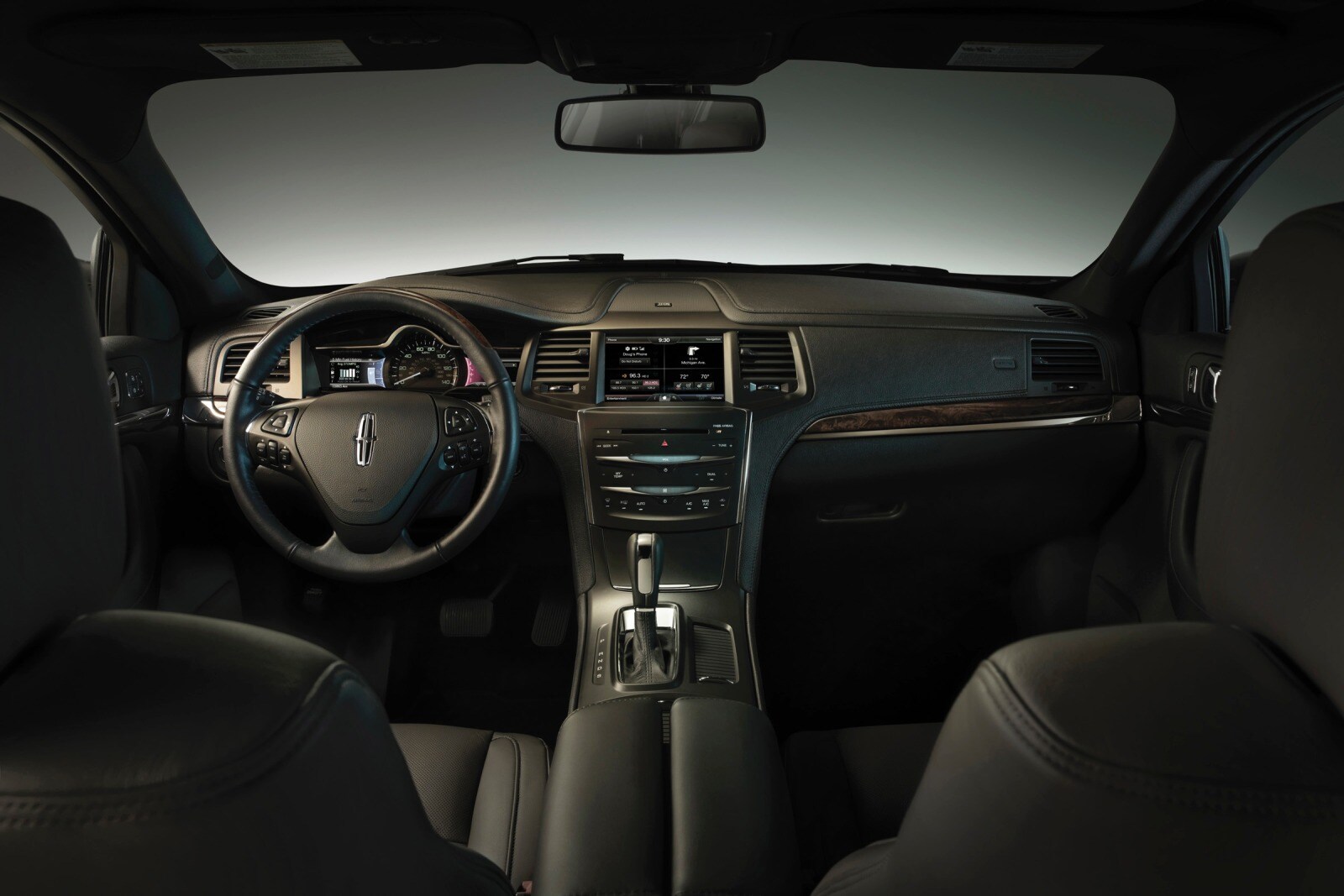 2013 Lincoln MKS interior D