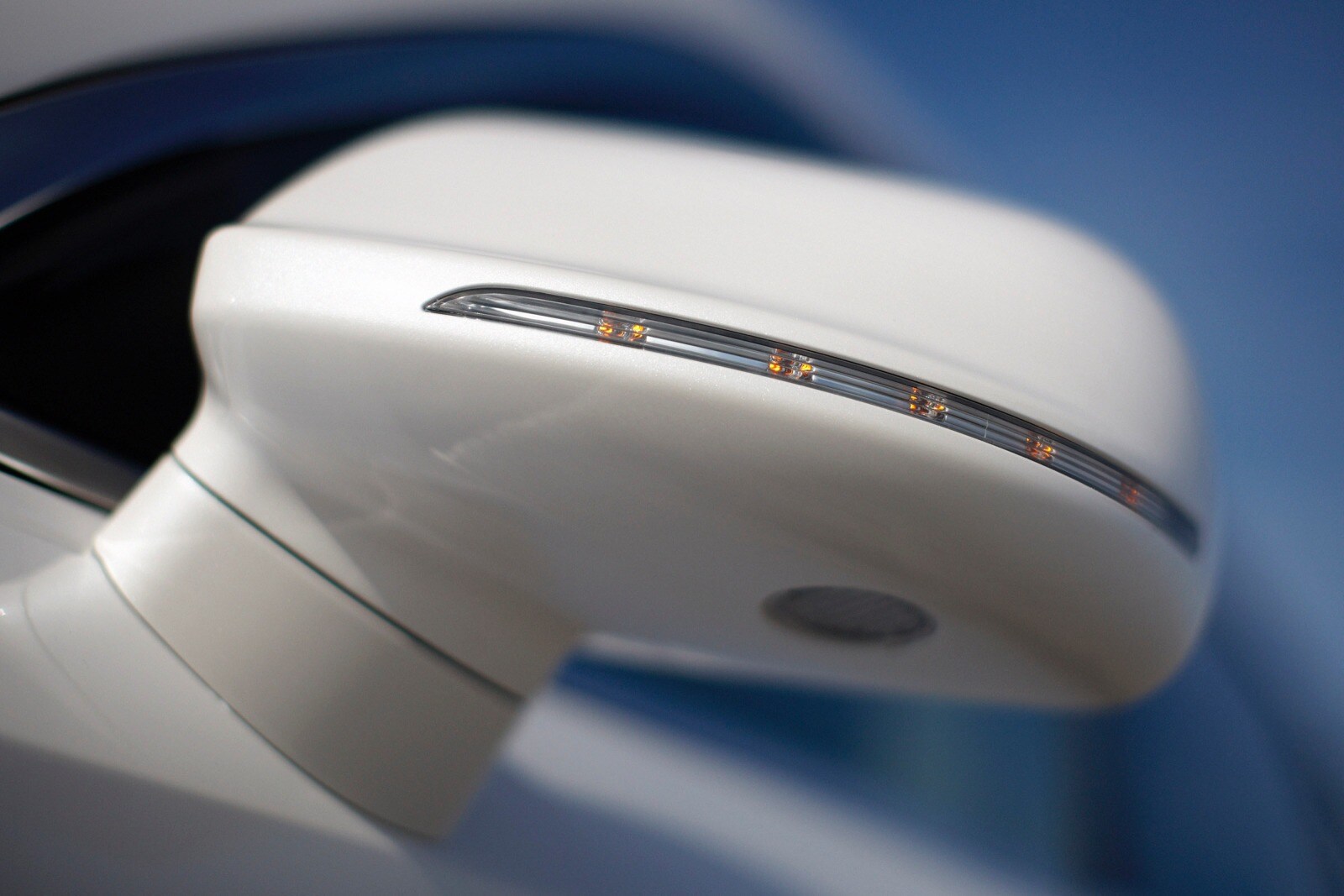 2013 Lincoln MKT exterior EXM