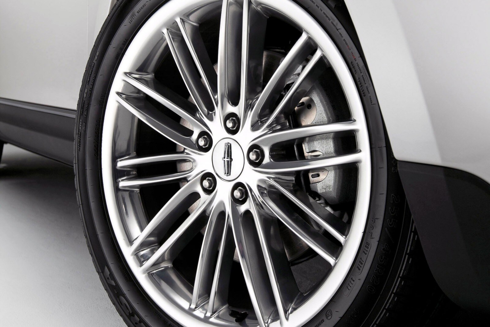 2013 Lincoln MKT — OEM photo 4