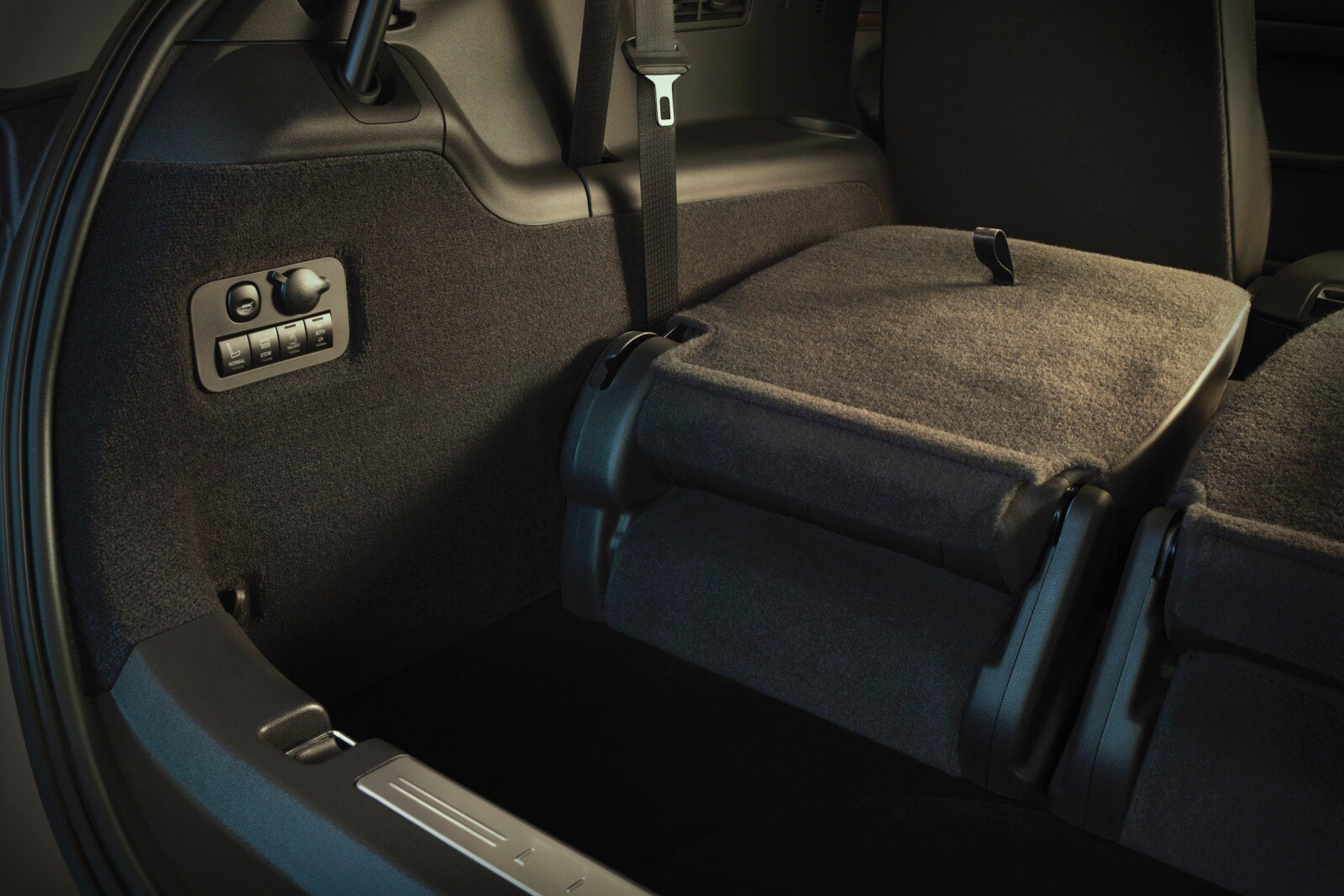 2016 Lincoln MKT interior CARGO