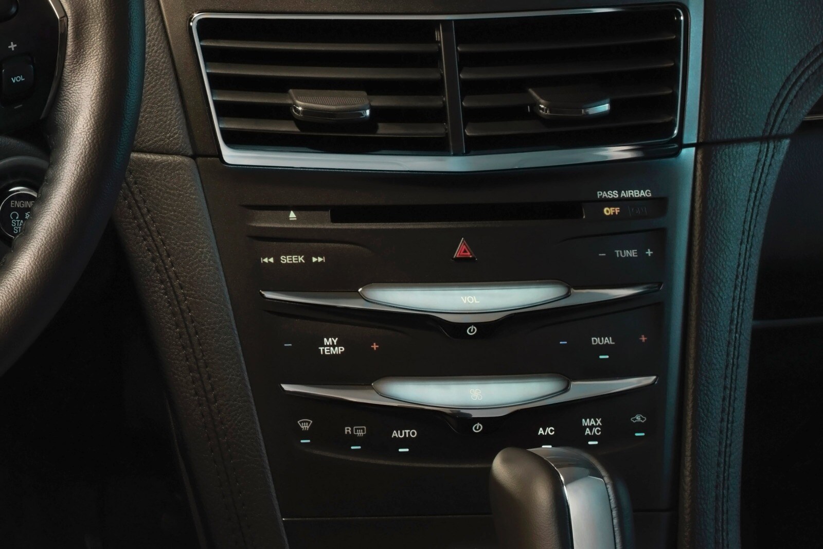 2016 Lincoln MKT interior CC