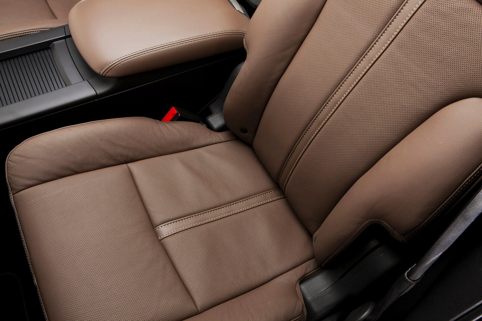 2016 Lincoln MKT interior DETAIL