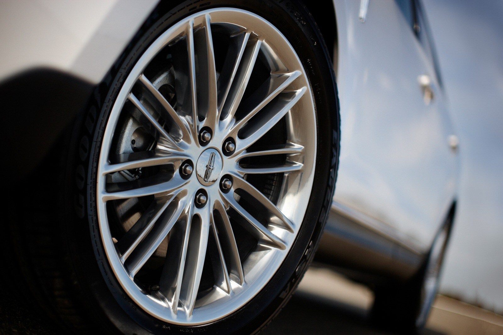 2017 Lincoln MKT exterior W