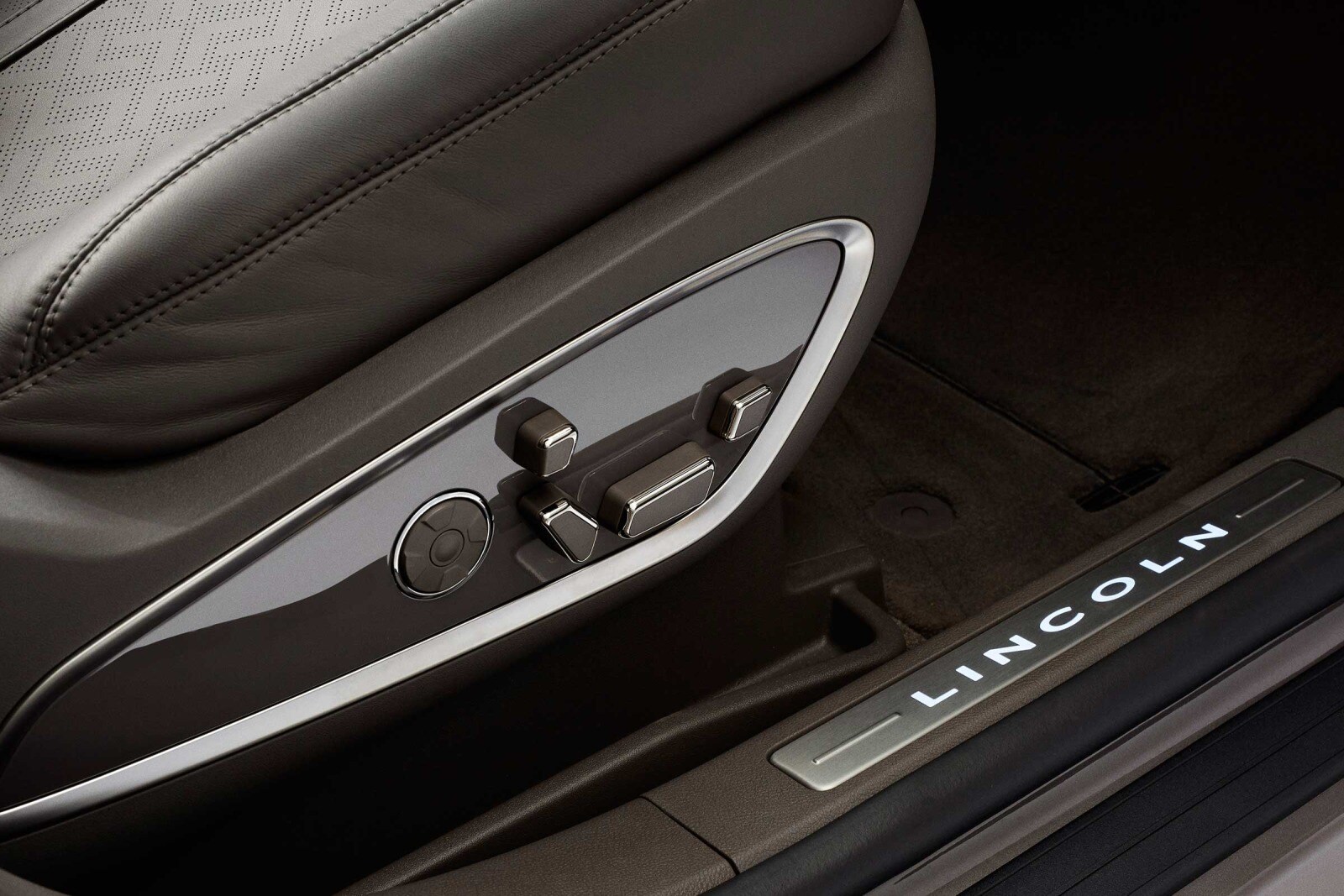 2017 Lincoln MKX front safety DETAIL