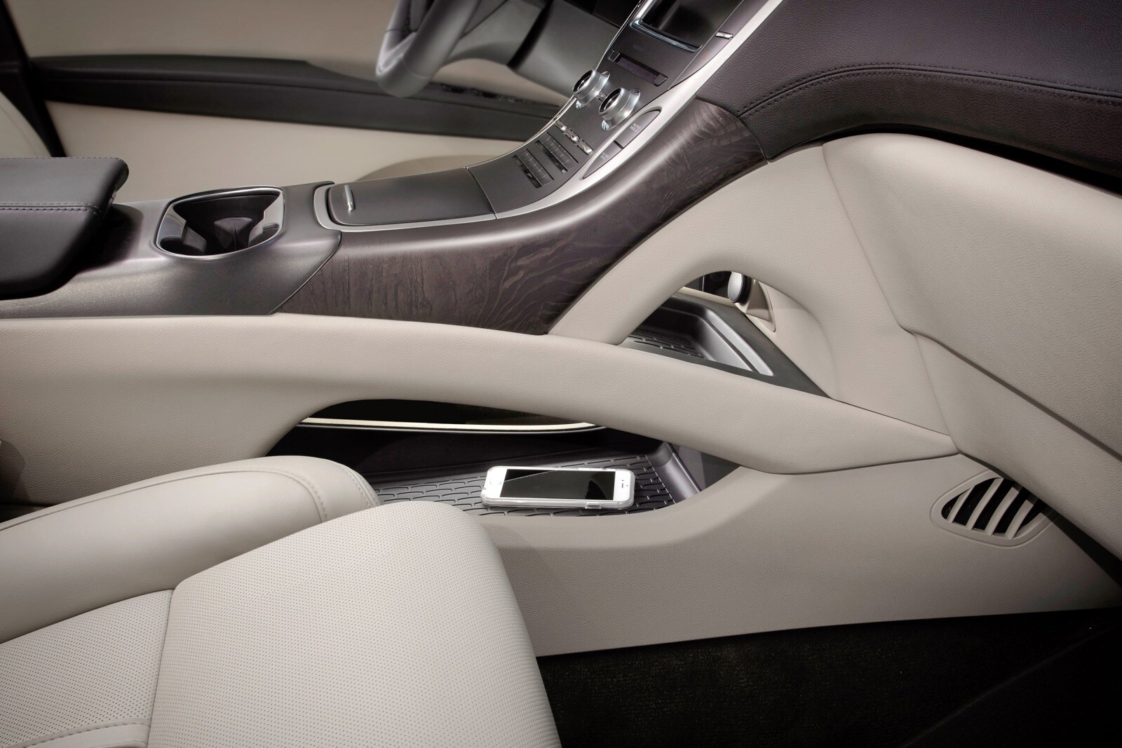 2017 Lincoln MKX front safety DETAIL