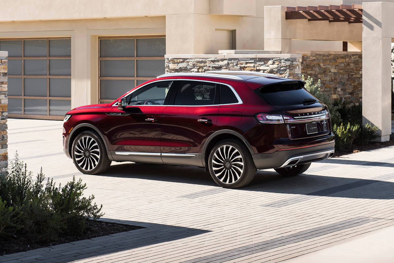2019 Lincoln Nautilus exterior FQ