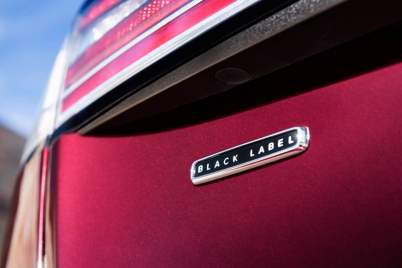 2019 Lincoln Nautilus exterior RBDG