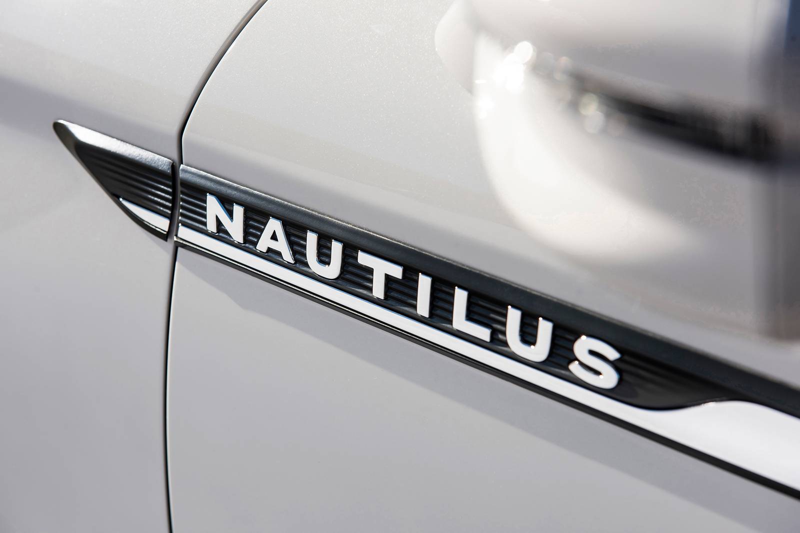 2019 Lincoln Nautilus exterior FBDG