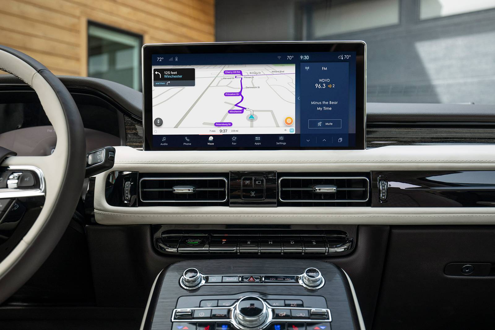 2021 Lincoln Nautilus interior NAVSYS