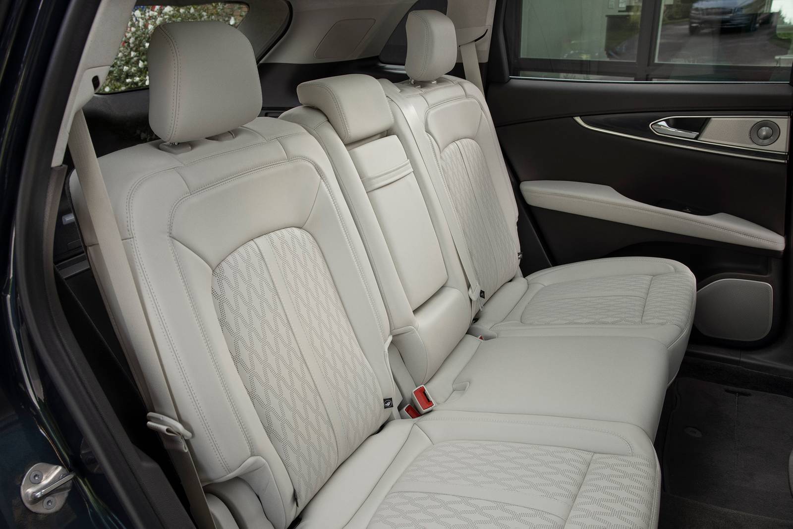 2021 Lincoln Nautilus interior RI