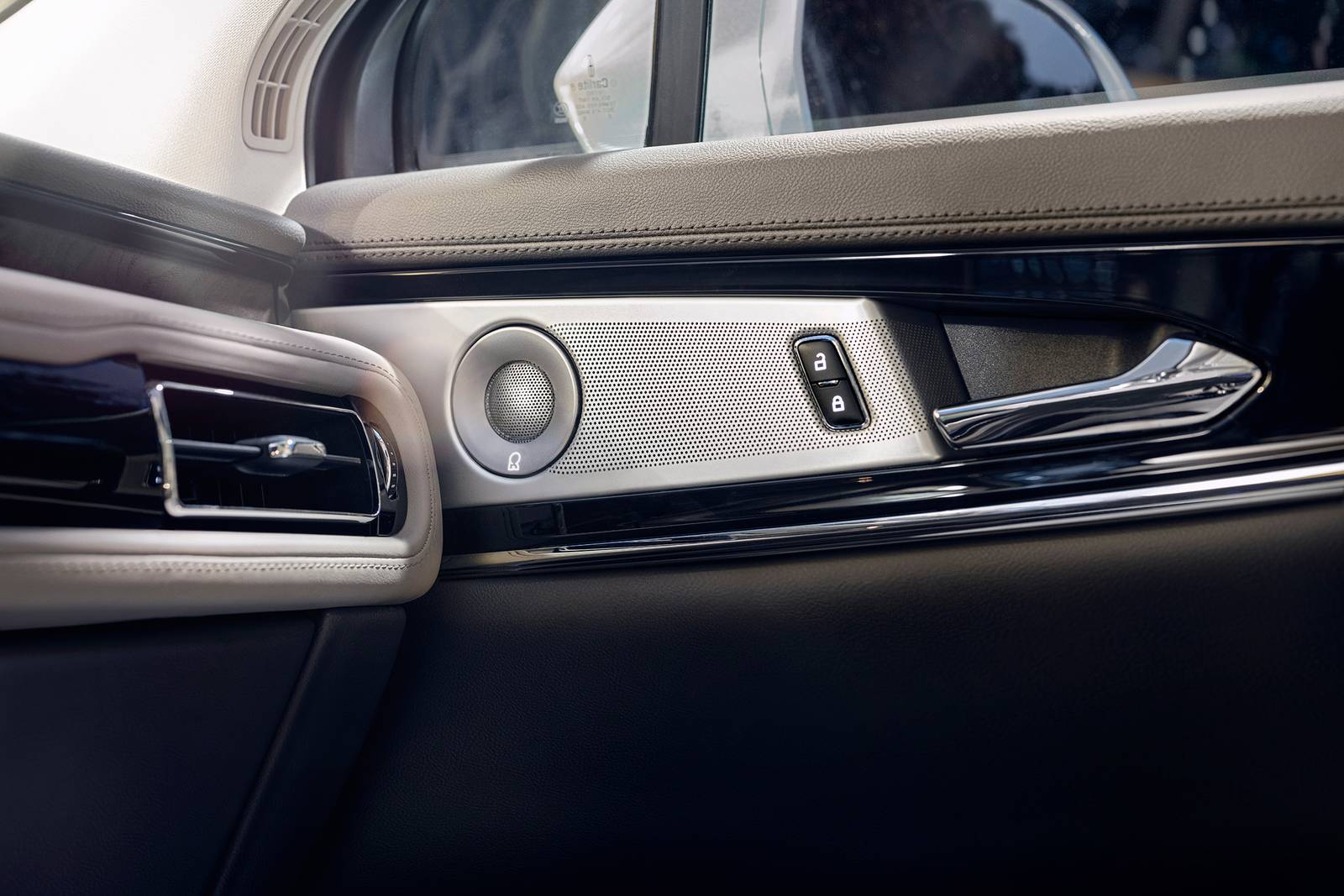 2021 Lincoln Nautilus front safety DETAIL