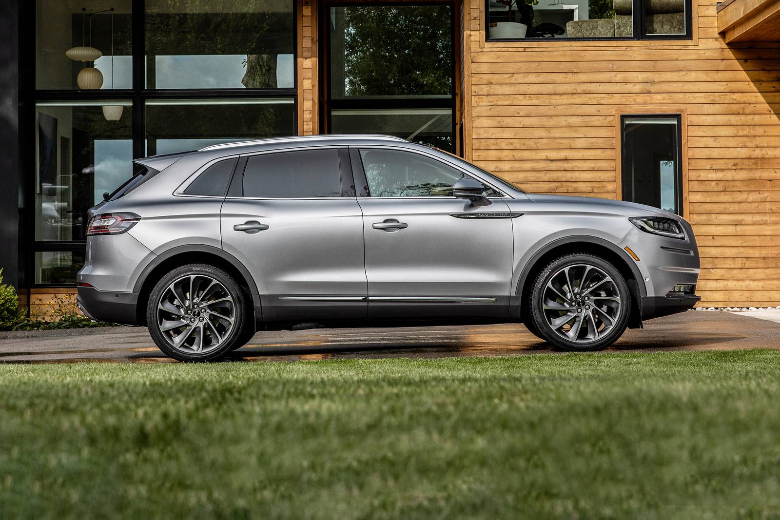 2021 Lincoln Nautilus exterior S