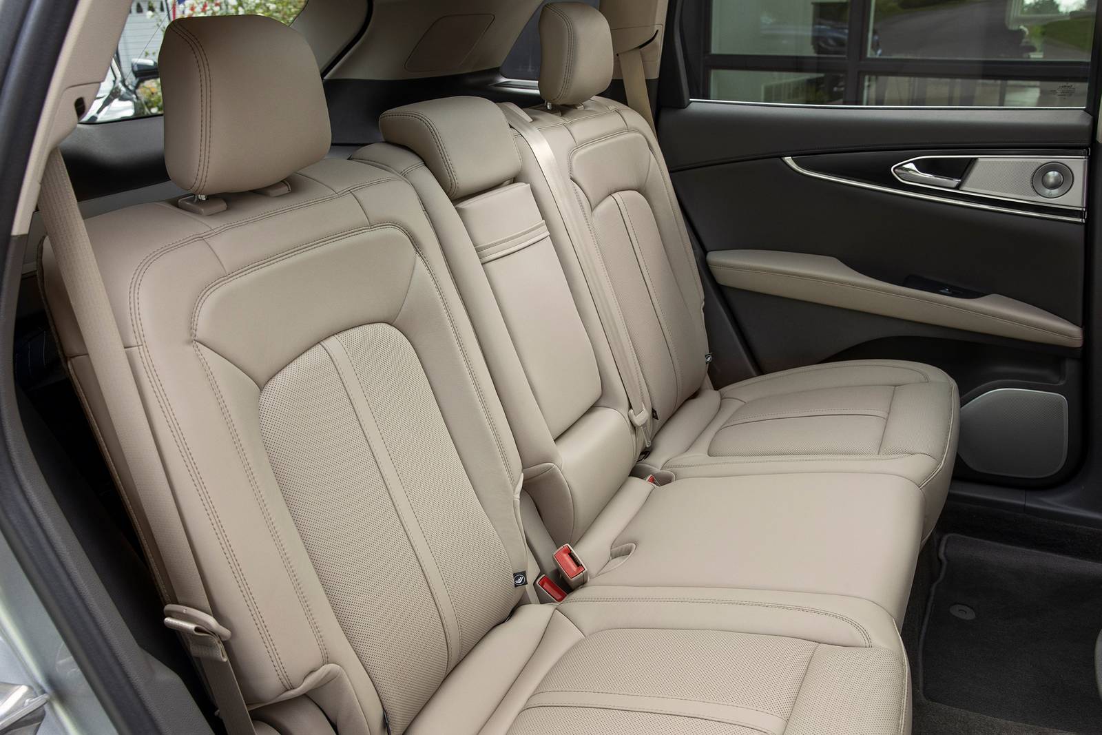 2021 Lincoln Nautilus interior RI