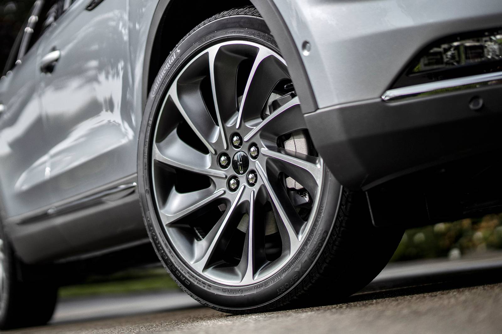 2021 Lincoln Nautilus exterior W