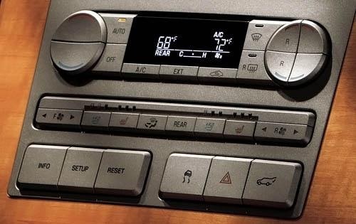 2009 Lincoln Navigator interior CC