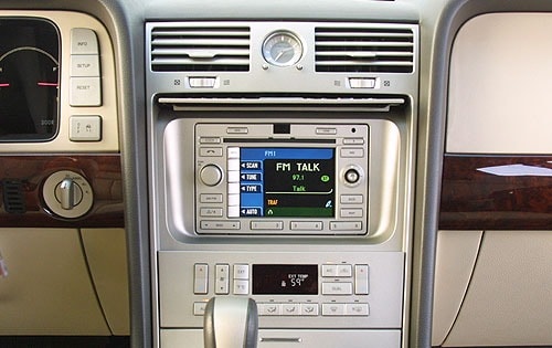 2004 Lincoln Navigator interior CC