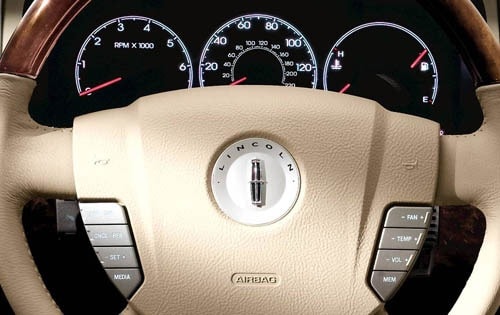 2005 Lincoln Navigator interior G