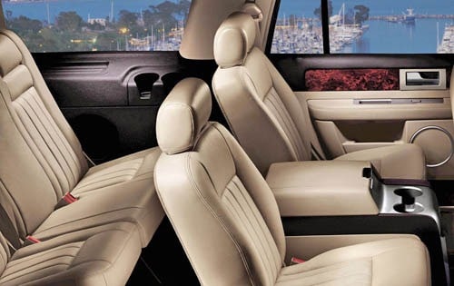 2005 Lincoln Navigator interior RI