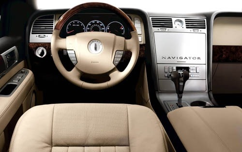 2005 Lincoln Navigator interior I