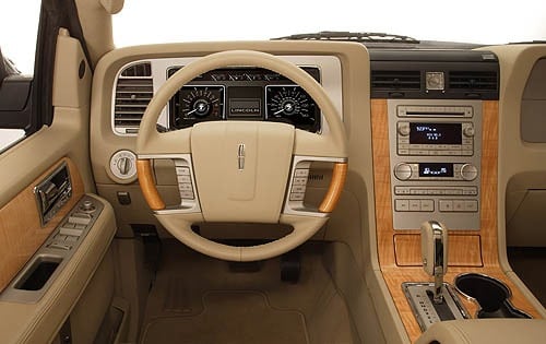 2008 Lincoln Navigator interior D