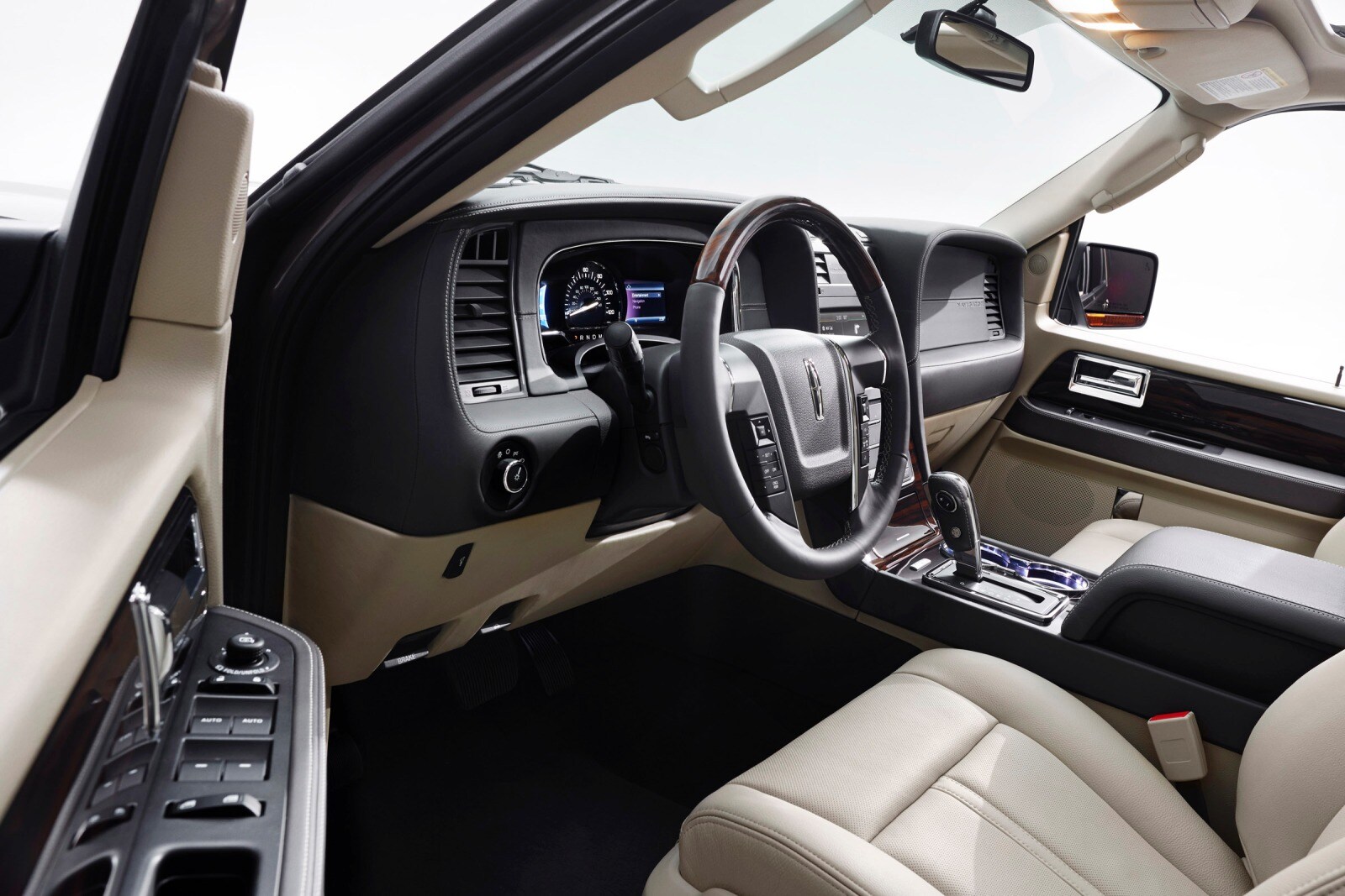 2015 Lincoln Navigator interior I