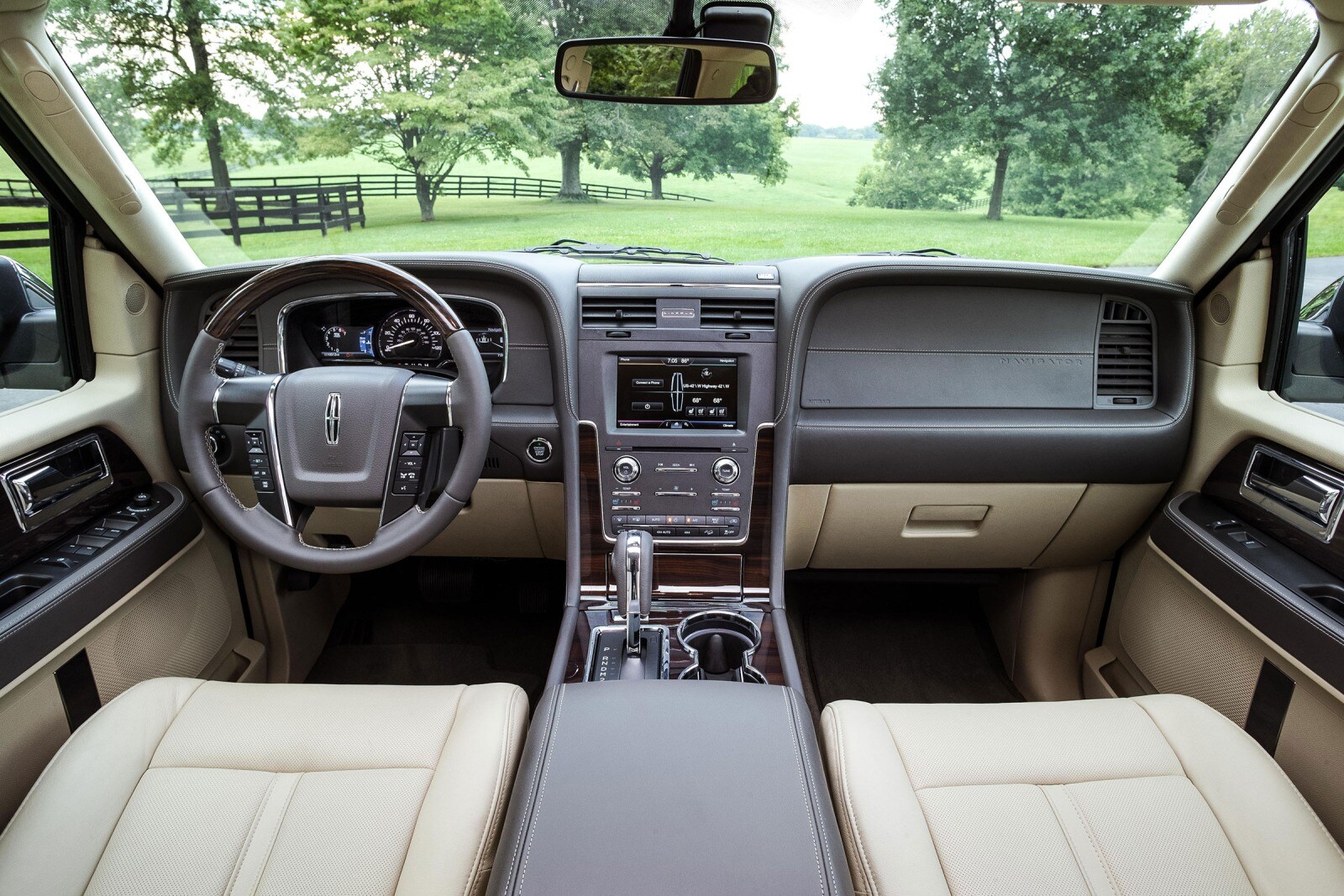 2017 Lincoln Navigator interior D