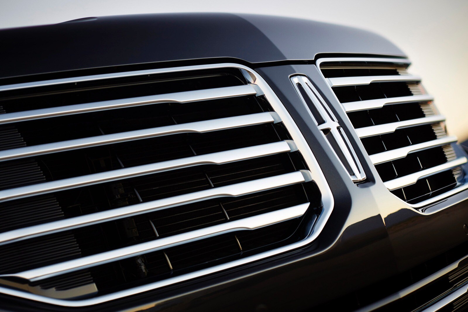 2017 Lincoln Navigator exterior FBDG