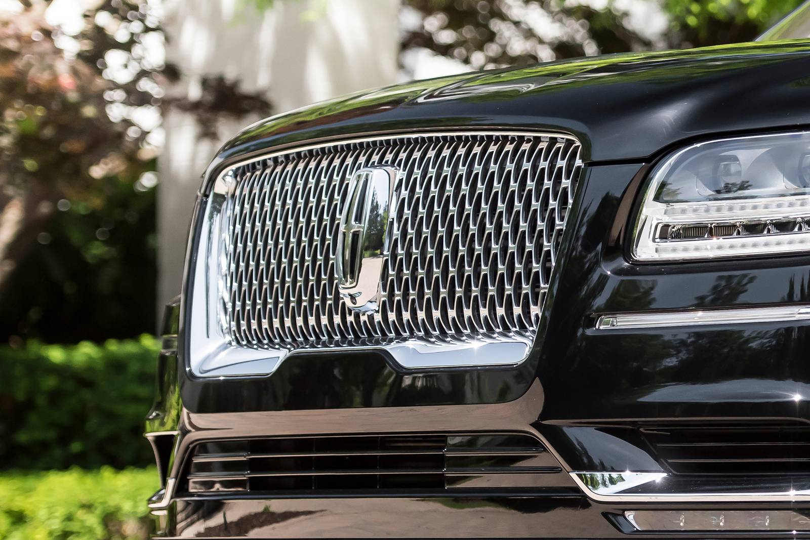 2018 Lincoln Navigator exterior FBDG
