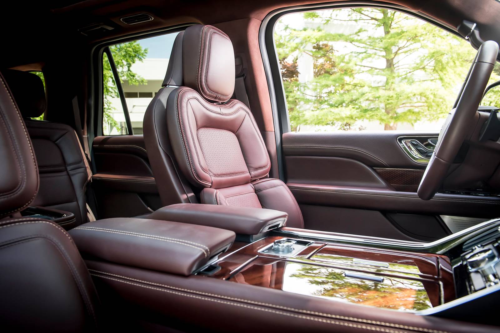 2018 Lincoln Navigator front safety DETAIL