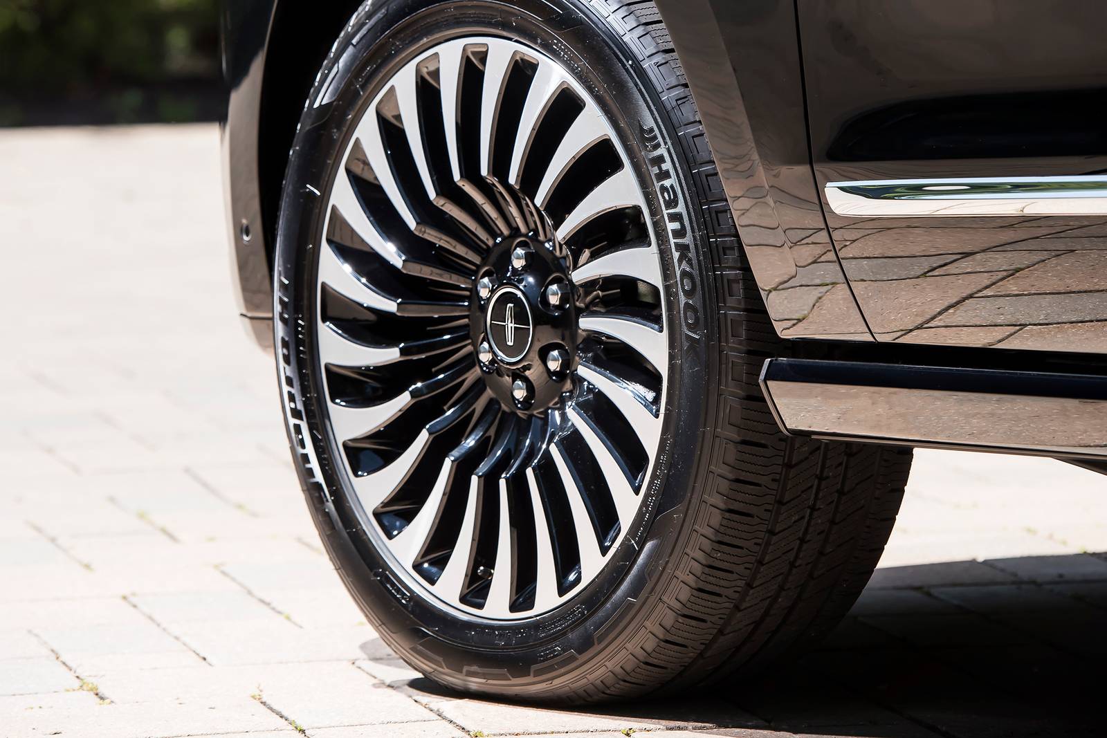 2020 Lincoln Navigator exterior W