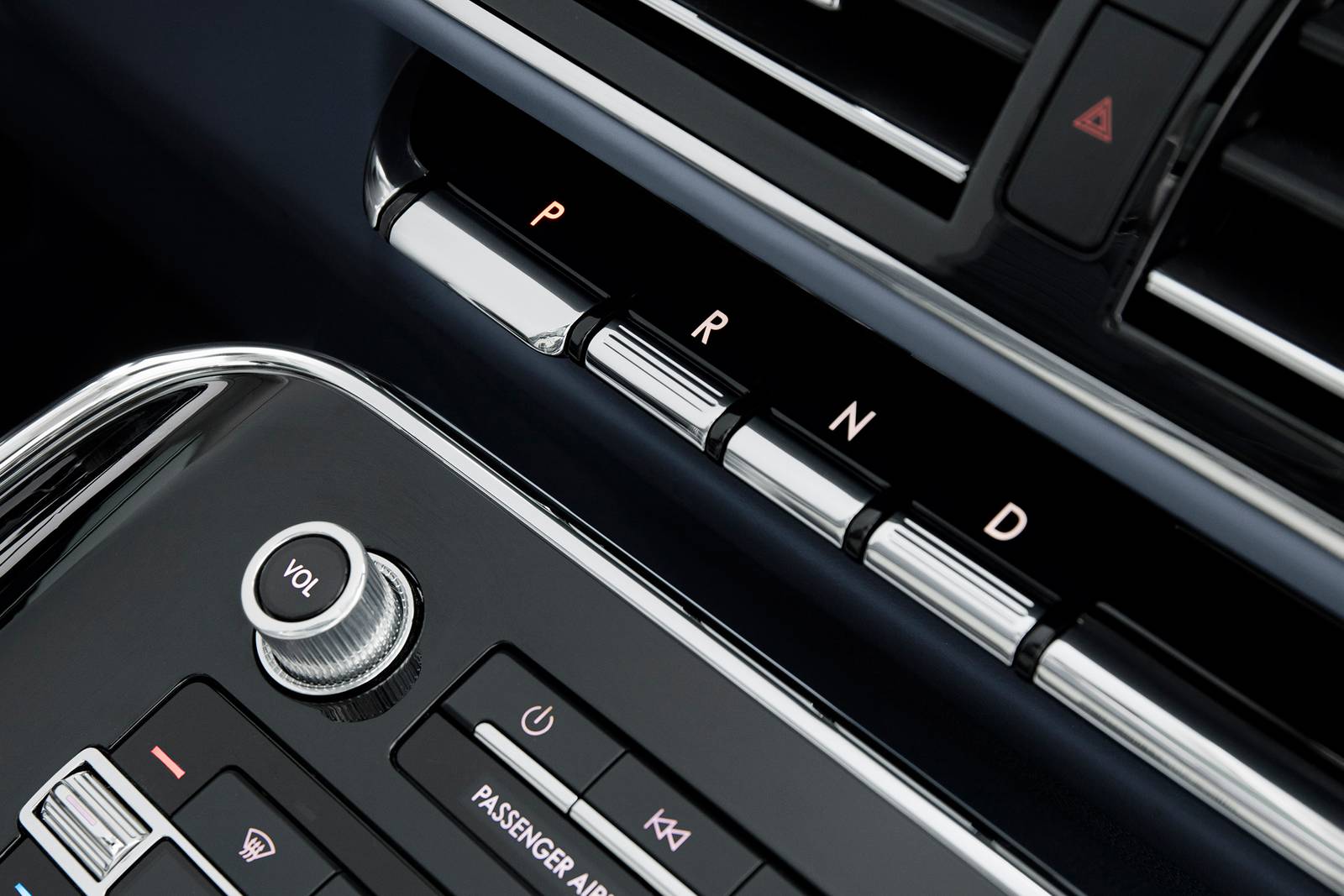 2020 Lincoln Navigator interior SHF