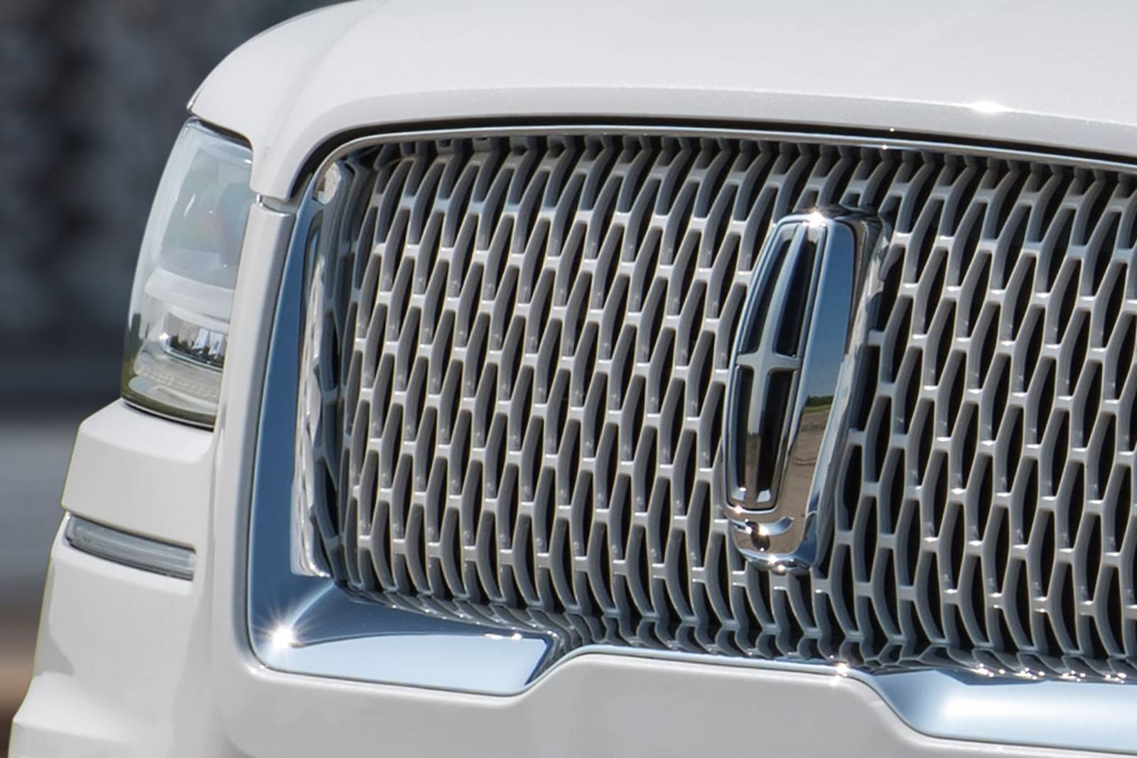 2020 Lincoln Navigator exterior FBDG